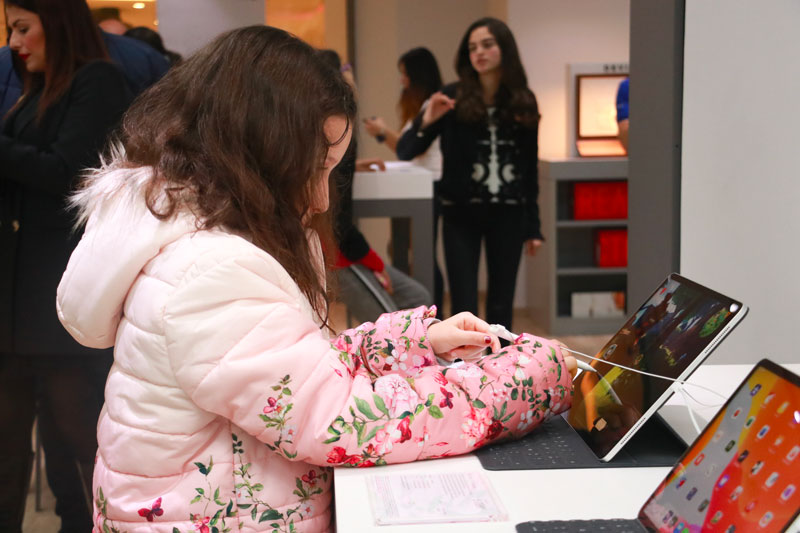 iStore-191219-40.jpg