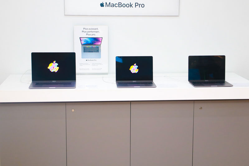iStore-191219-45.jpg