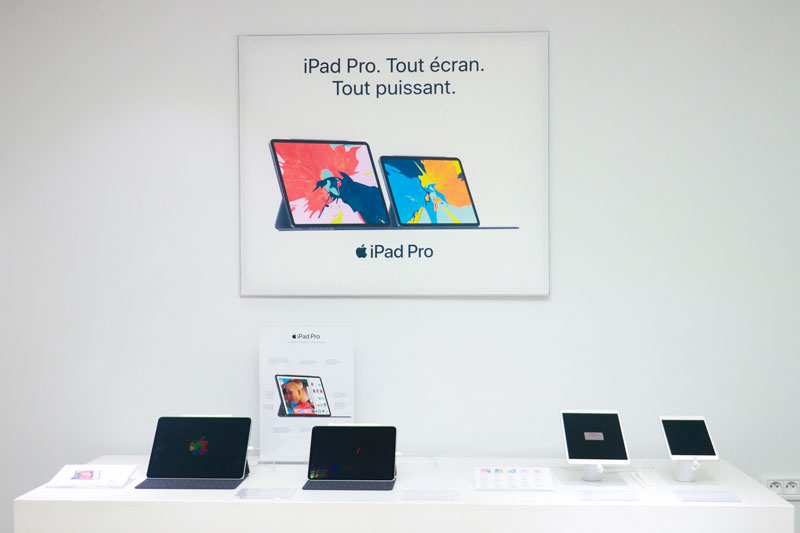 iStore-191219-48.jpg