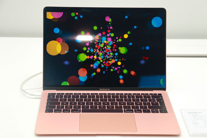 iStore-191219-53.jpg