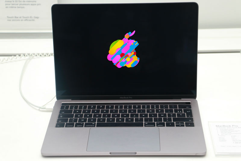 iStore-191219-54.jpg