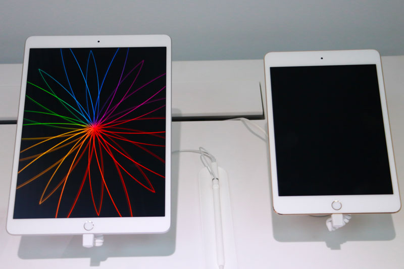 iStore-191219-55.jpg