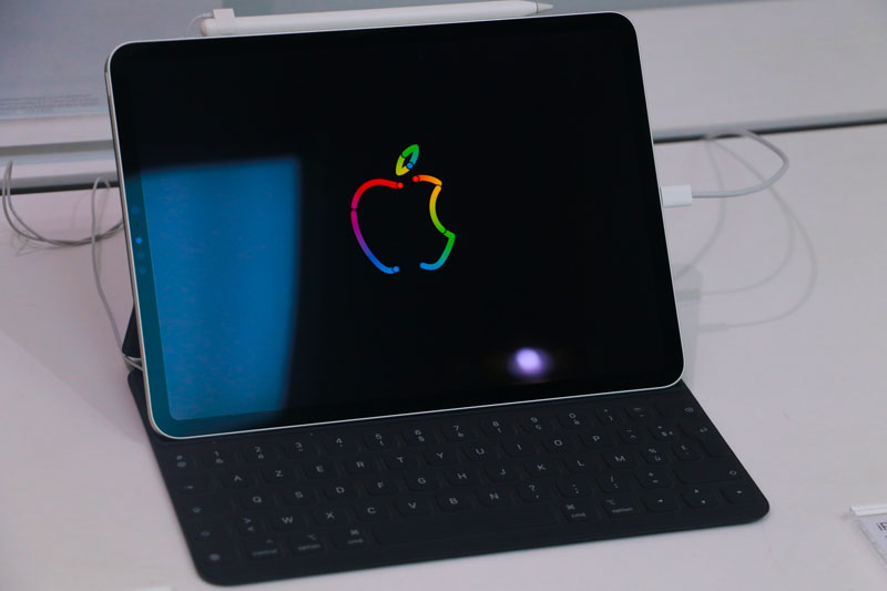 iStore-191219-56.jpg