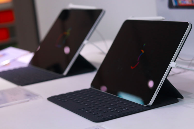 iStore-191219-81.jpg