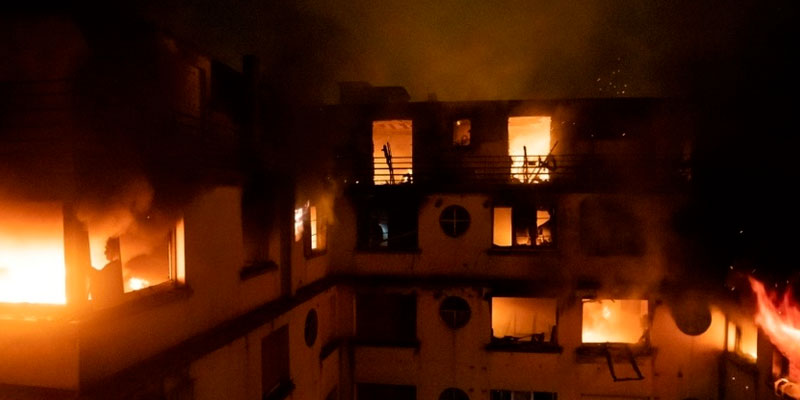 Huit morts dans l'incendie probablement criminel d'un immeuble à Paris