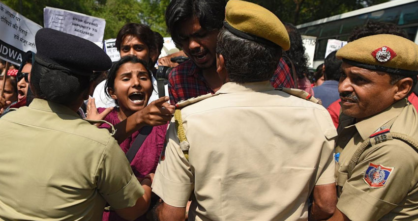 احتجاجات متصاعدة في الهند بسبب مقتل طفلة مسلمة بعد اغتصابها