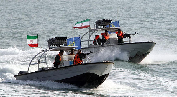 حادث بين حاملة طائرات أميركية وزوارق إيرانية