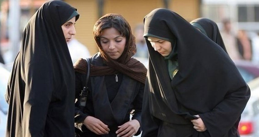 السجن عاماً لإيرانية خرجت دون حجاب