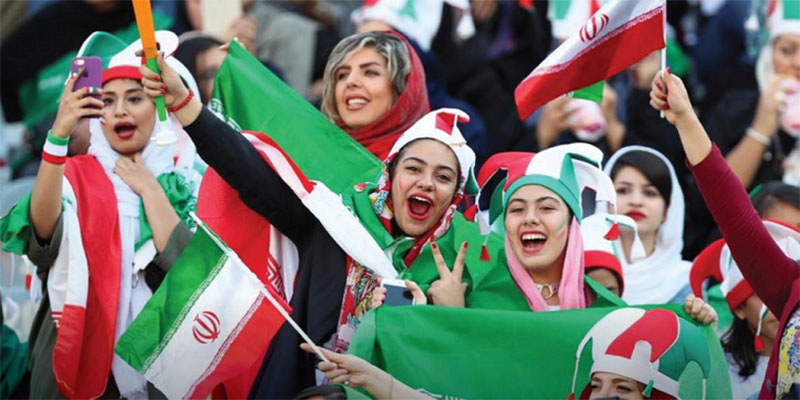 إيرانيات يشجعن منتخبهن من المدرجات لأول مرة منذ 40 عاما