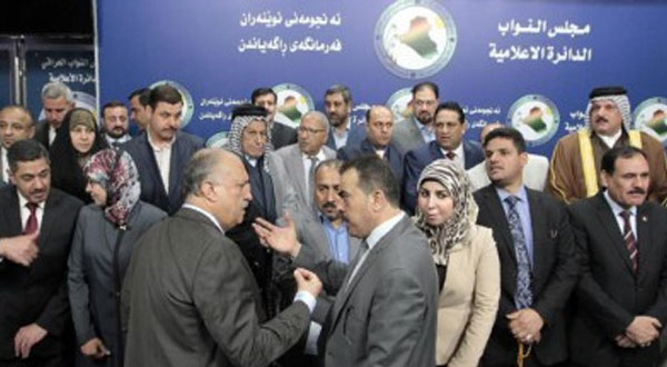 عراك بالأيادي في البرلمان العراقي على خلفية استجواب وزير المالية