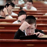 De jeunes Israéliens dénoncent leur éducation ultra-orthodoxe
