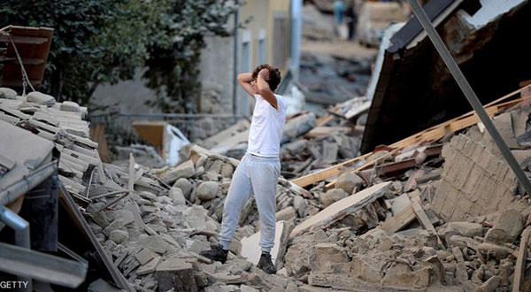 عدد قتلى زلزال إيطاليا يقترب من 300 قتيل
