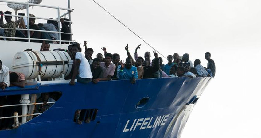 إيطاليا تطلب من سفينة إنقاذ ألمانية العودة بمن فيها من المهاجرين إلى تونس