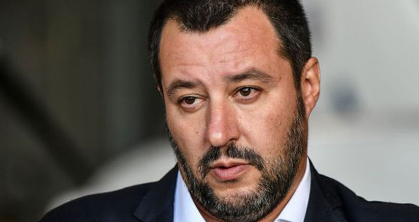 وزير الداخلية الإيطالي يعد فتى أنقذ حافلة مدرسية من هجوم ارهابي بالجنسية