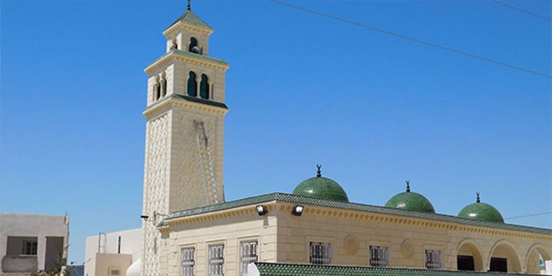 خالفوا الحجر الصحّي وتعليق صلاة الجماعة: إنهاء تكليف ثلاث إطارات مسجدية