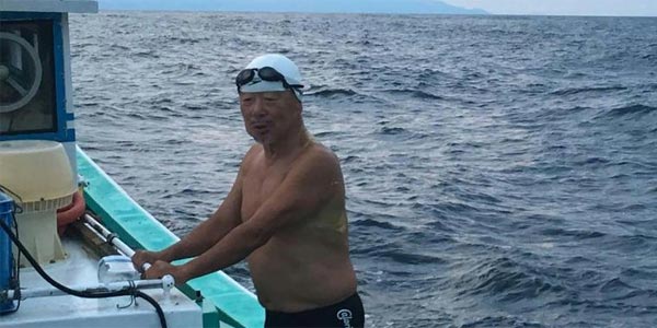 Un japonais de 73 ans traverse à la nage un périlleux détroit