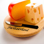 سويسرا تكشف أخيرا لغز الثقوب في بعض أجبانها