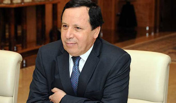 محمّلا برسالة خطية من رئيس الجمهورية، وزير الشؤون الخارجية يتحول إلى الجزائر