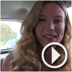 En Vidéo : Joss Stone visite SOS Enfance et fait un tour dans les rues de Tunis