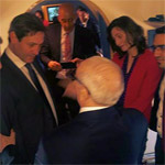 Photo du jour : Béji Caid Essebsi accueille les députés à bord de l’avion présidentiel