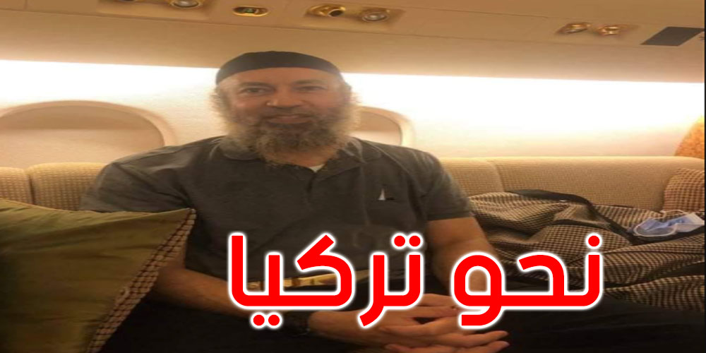 ليبيا: أول صورة للساعدي القذافي داخل الطائرة بعد الإفراج عنه