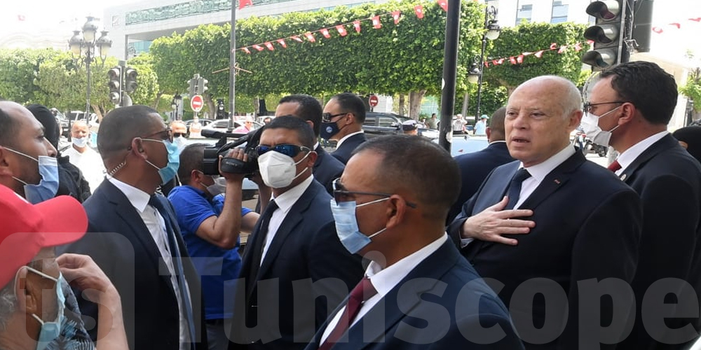 En images : Kais Saied se rend à l’avenue Habib Bourguiba