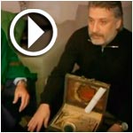 En vidéo : Nabil Karoui accueille le cheveu et l'habit du prophète à Nessma Tv