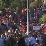 Kasbah : Les manifestants tentent de franchir un barrage de fils barbelés