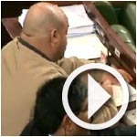 En vidéo : Kassas s’ennuie à l’ANC et en profite pour promouvoir son talent de dessinateur