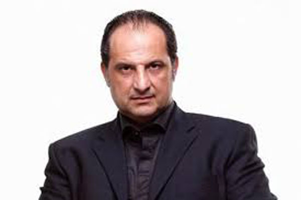 بالفيديو: بمسدسه...خالد الصاوي يطلق النار على جمهوره! 