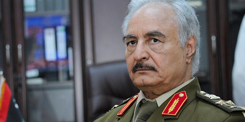 Haftar a bombardé des avions qui voyageaient vers la Tunisie, dévoile un journaliste libyen