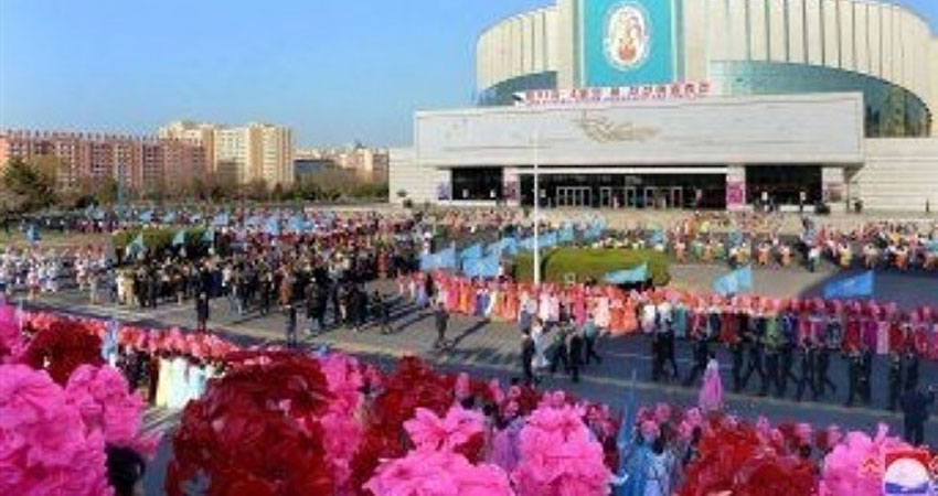 كوريا الشمالية تتجنب الاستفزاز في عيد ميلاد مؤسسها الراحل