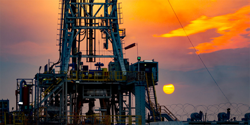 السعودية ترفع إنتاجها النفطي إلى مستوى تاريخي