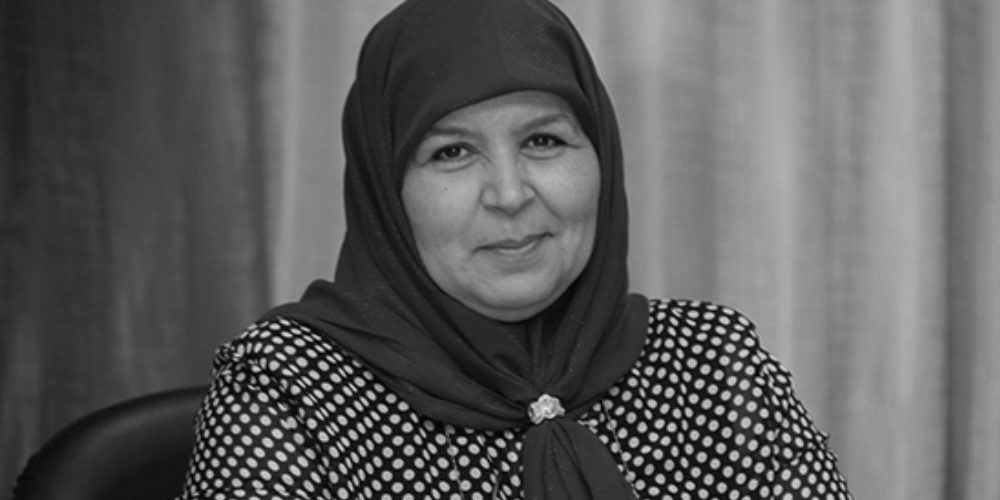 بالفيديو: اداء صلاة الجنازة على الراحلة محرزية العبيدي