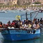 Près de 300 Tunisiens immigrants ont débarqué à Lampedusa hier