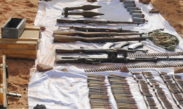 L’armée algérienne découvre deux caches d’armes et des lance-roquettes dans le Sud