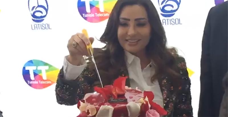 بالفيديو: هكذا احتفلت لطيفة بعيد ميلادها وكشفت عن عمرها ''25 ''