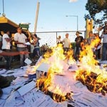 Les libyens saccagent un siège de la commission électorale à Benghazi 