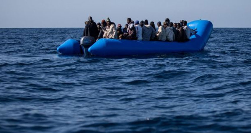 وفاة رضيع وثمانية مفقودين في غرق مركب قبالة ليبيا