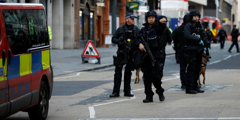 Royaume-Uni : La police abat un homme qui a poignardé plusieurs personnes à Londres