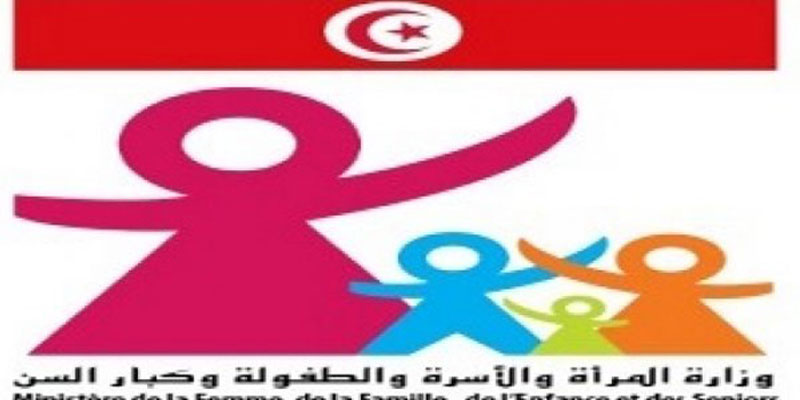 وزارة المراة توزع عددا من نوادي التنشيط المتنقلة لفائدة اربع ولايات