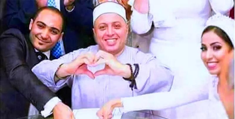 أطرف مأذون في مصر.. ليس مأذوناً وبلاغ يتهمه بالاحتيال