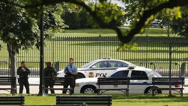 الشرطة الأمريكية تعتقل رجلا بعد تسلله إلى البيت الأبيض 
