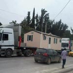 Les maisons transportées par des camions ne sont pas attribuées par Ennahdha