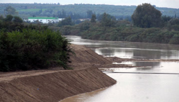 Découverte de 11 pistolets-mitrailleurs dans le canal de Medjerda 