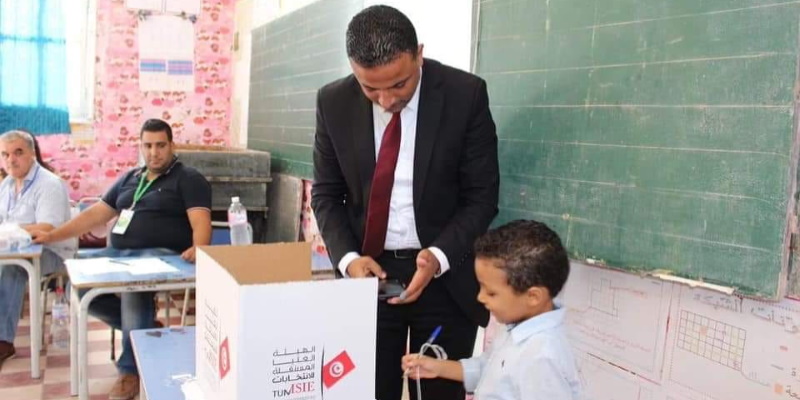 Photo du jour : Seif Eddine Makhlouf en flagrante infraction de la loi