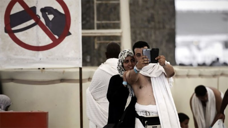 السعودية تمنع التصوير في الحرمين