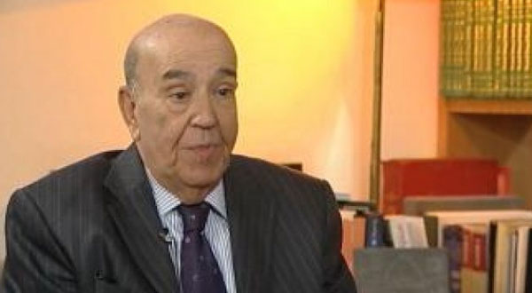 وفاة رضا مالك آخر الدبلوماسيين الذين فاوضوا على استقلال الجزائر عن فرنسا
