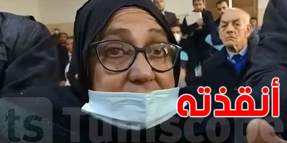 بالفيديو: دموع أم تنقذ ابنها من الإعدام