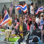 Thaïlande : 100 000 manifestants dans la rue, le Parlement dissous